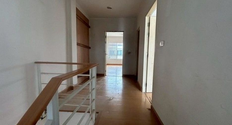 For sale 3 bedrooms townhouse in Phasi Charoen, Bangkok