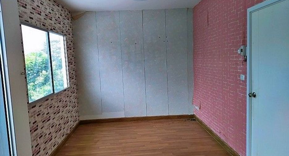 For sale 3 bedrooms townhouse in Nong Chok, Bangkok