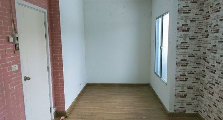 For sale 3 bedrooms townhouse in Nong Chok, Bangkok