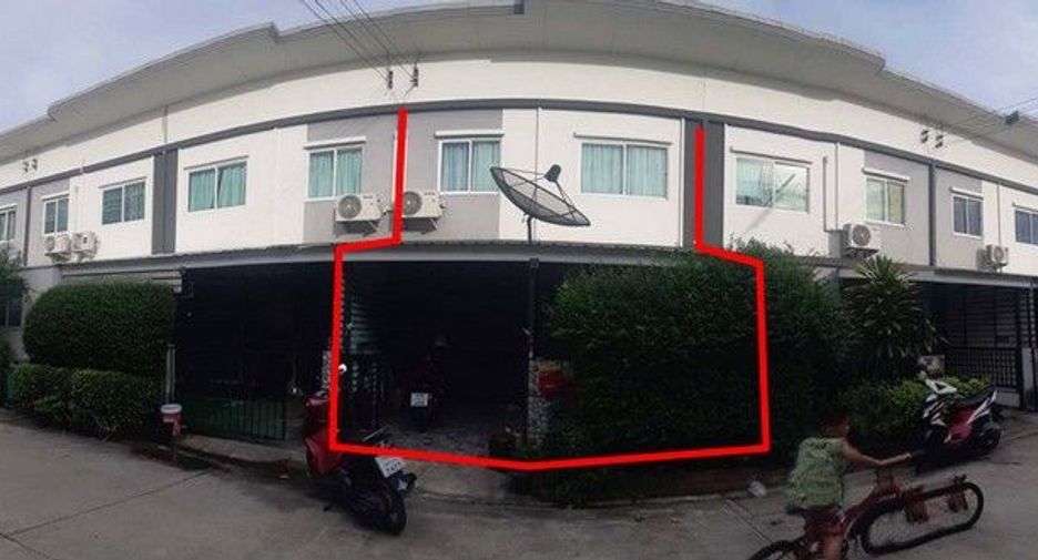 For sale 3 bedrooms townhouse in Bang Len, Nakhon Pathom