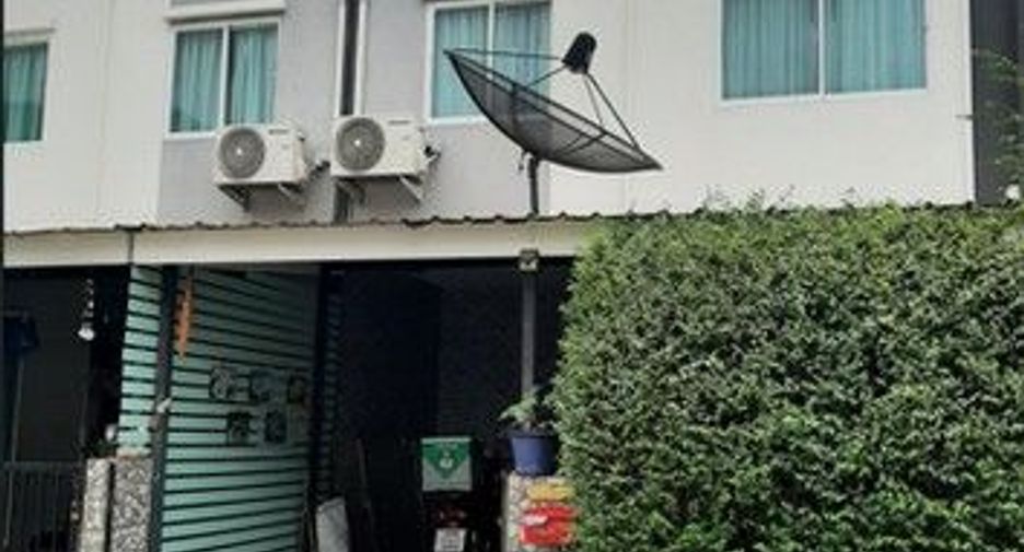 For sale 3 bedrooms townhouse in Bang Len, Nakhon Pathom