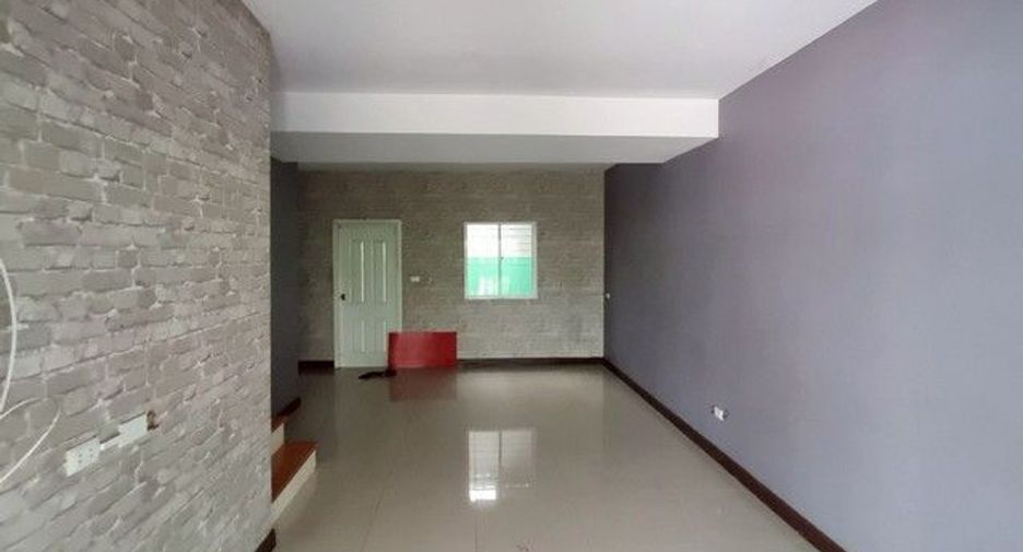 For sale 3 bedrooms townhouse in Bang Len, Nakhon Pathom