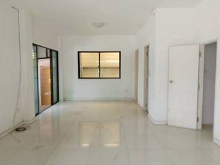 For sale 1 bed townhouse in Lat Krabang, Bangkok