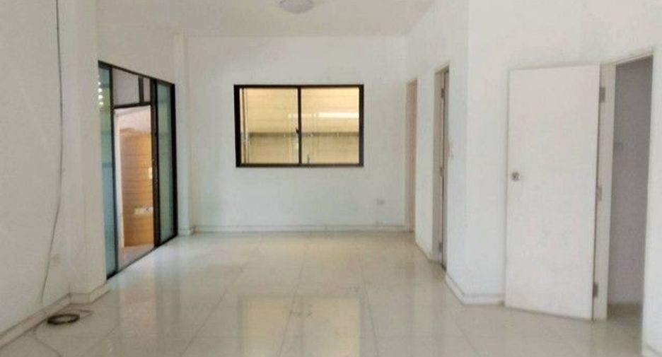 For sale 1 bed townhouse in Lat Krabang, Bangkok