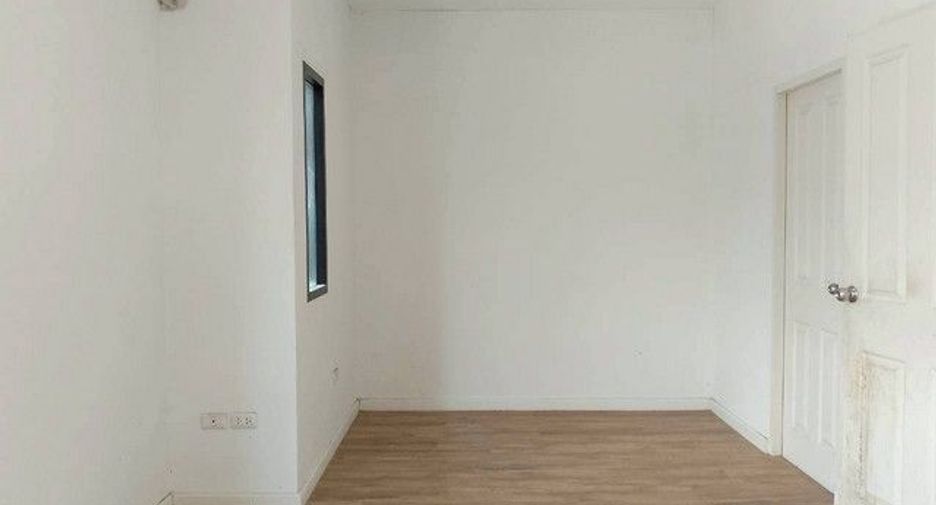 For sale 1 bed townhouse in Lat Krabang, Bangkok