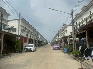 Reihenhaus zum Kauf mit 1 Zimmer in Bang Len, Nakhon Pathom