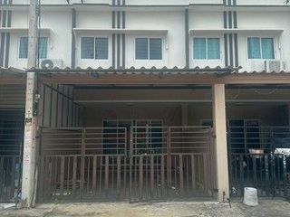 Reihenhaus zum Kauf mit 1 Zimmer in Bang Len, Nakhon Pathom