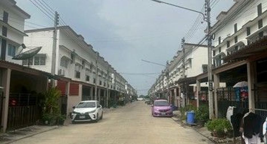 出售 1 卧室 联排别墅 在 Bang Len, Nakhon Pathom
