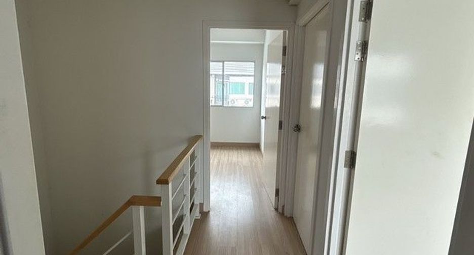 For sale 3 bedrooms townhouse in Nong Chok, Bangkok