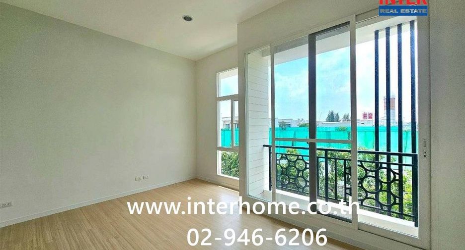 Casa adosada en venta de 3 habitaciones en Suan Luang, Bangkok