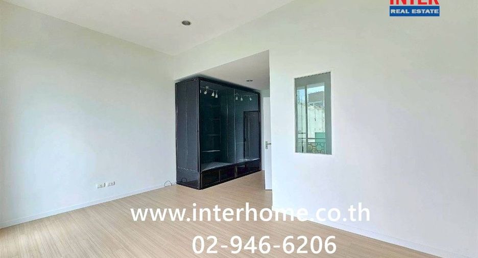 Casa adosada en venta de 3 habitaciones en Suan Luang, Bangkok
