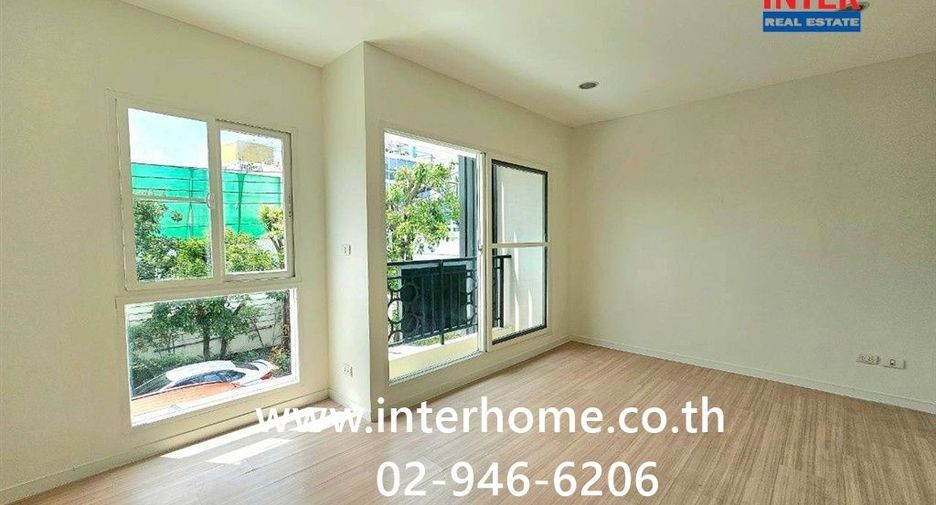 Casa adosada en venta de 3 habitaciones en Suan Luang, Bangkok