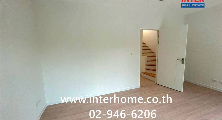 Casa adosada en venta de 3 habitaciones en Suan Luang, Bangkok