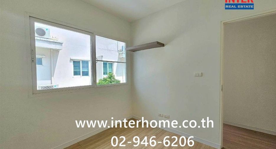 Casa adosada en venta de 3 habitaciones en Suan Luang, Bangkok