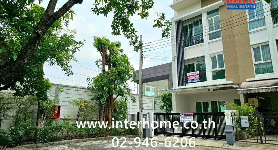 Casa adosada en venta de 3 habitaciones en Suan Luang, Bangkok