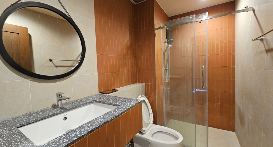 For rent 2 bedrooms townhouse in Bang Khen, Bangkok