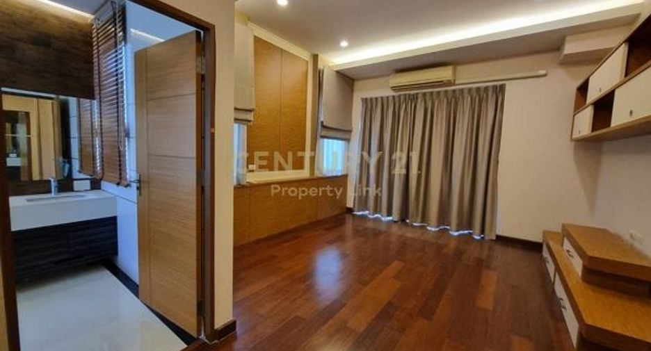 For sale 3 bedrooms house in Chatuchak, Bangkok