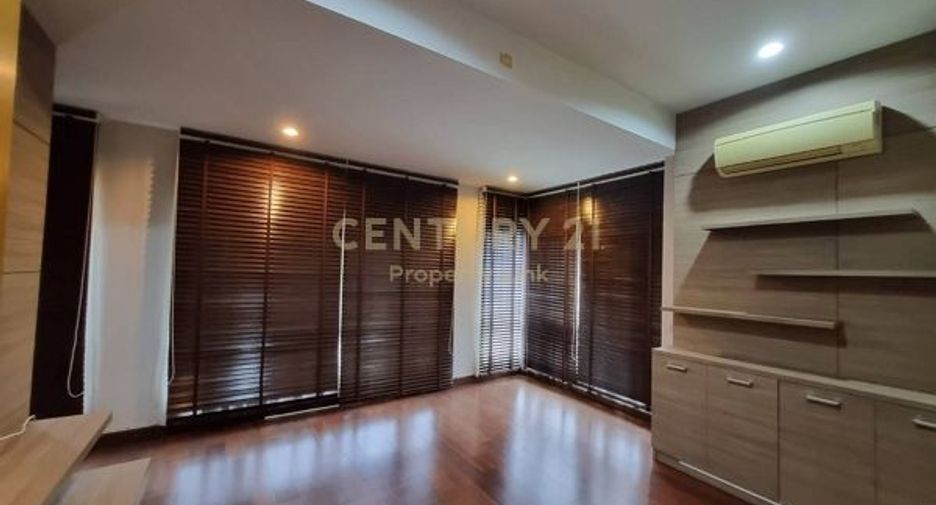 For sale 3 bedrooms house in Chatuchak, Bangkok