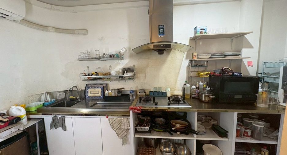 For rent retail Space in Khlong Toei, Bangkok