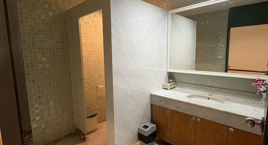 For rent retail Space in Khlong Toei, Bangkok