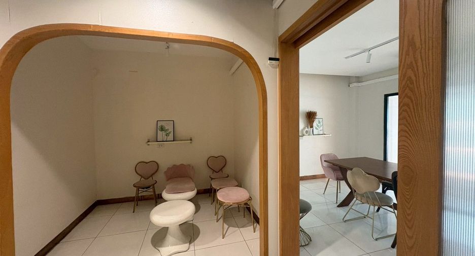For rent retail Space in Khlong Toei, Bangkok