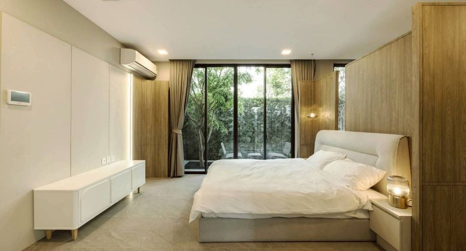 For rent and for sale 4 bedrooms house in Saphan Sung, Bangkok