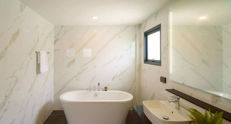 Casa en alquiler y en venta de 4 habitaciones en Bang Phli, Samut Prakan
