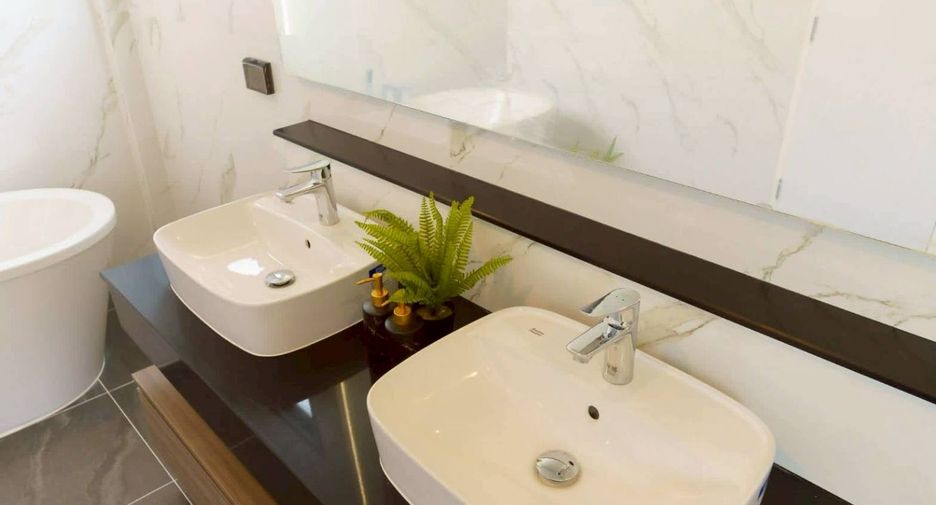 Casa en alquiler y en venta de 4 habitaciones en Bang Phli, Samut Prakan