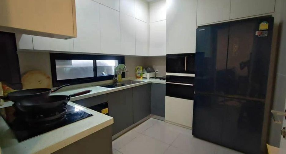 For sale 4 bedrooms house in Suan Luang, Bangkok