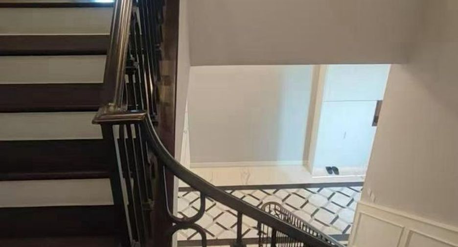 For sale 4 bedrooms house in Suan Luang, Bangkok