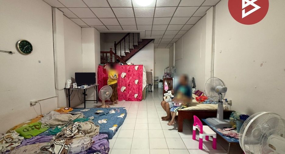 Reihenhaus zum Kauf mit 3 Zimmer in Thung Khru, Bangkok