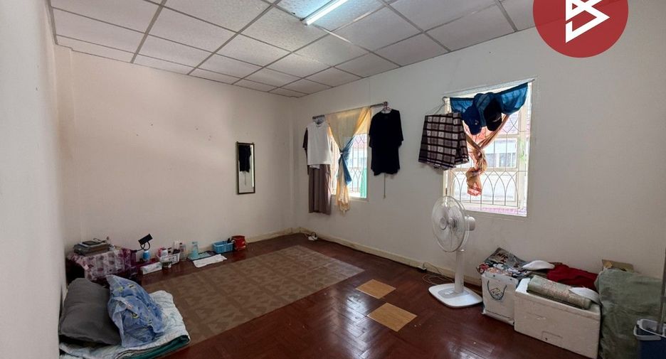 Reihenhaus zum Kauf mit 3 Zimmer in Thung Khru, Bangkok
