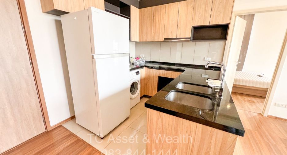 For rent 3 bedrooms condo in Watthana, Bangkok
