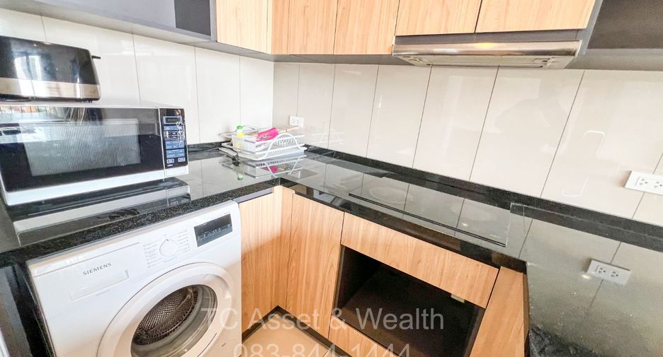 For rent 3 bedrooms condo in Watthana, Bangkok