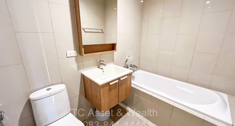 For rent 3 bedrooms condo in Watthana, Bangkok