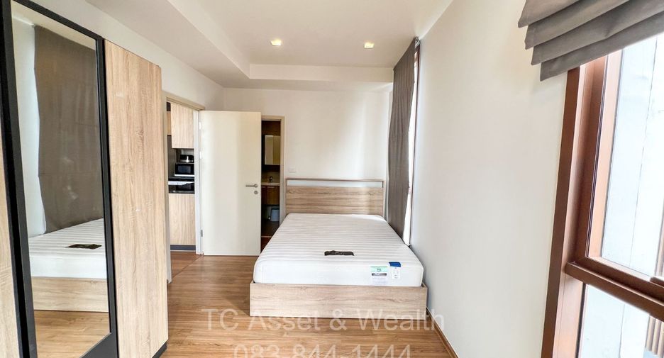 For rent 3 bedrooms condo in Watthana, Bangkok