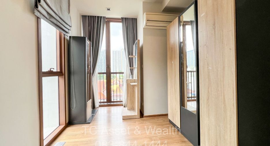 For rent 3 bedrooms condo in Watthana, Bangkok
