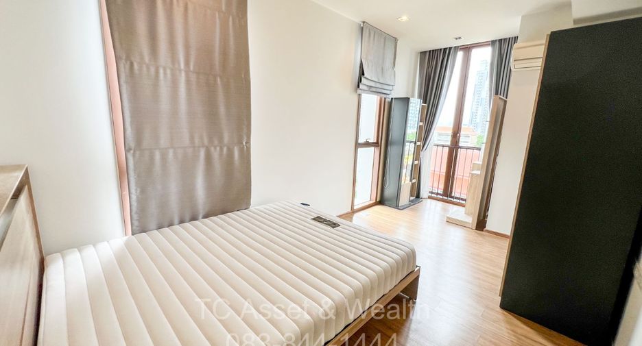 For rent 3 bedrooms condo in Watthana, Bangkok