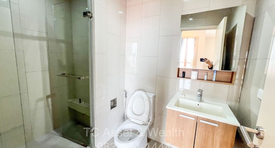 For rent 3 bedrooms condo in Watthana, Bangkok