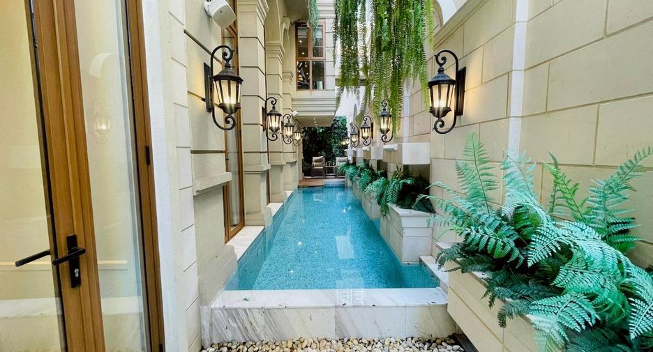 For rent and for sale 4 bedrooms house in Watthana, Bangkok