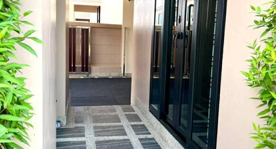 Villa en alquiler de 3 habitaciones en Bang Lamung, Chonburi