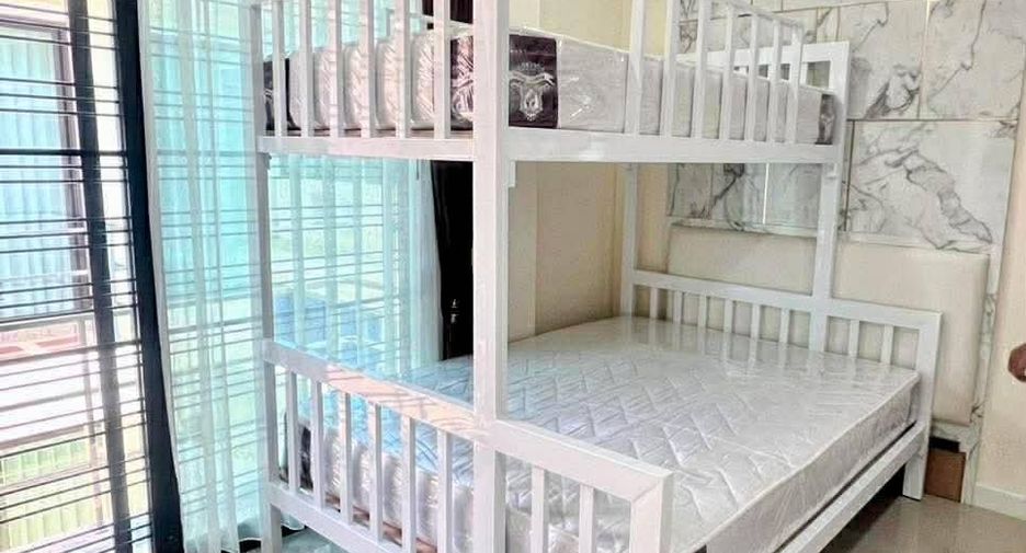 Villa en alquiler de 3 habitaciones en Bang Lamung, Chonburi
