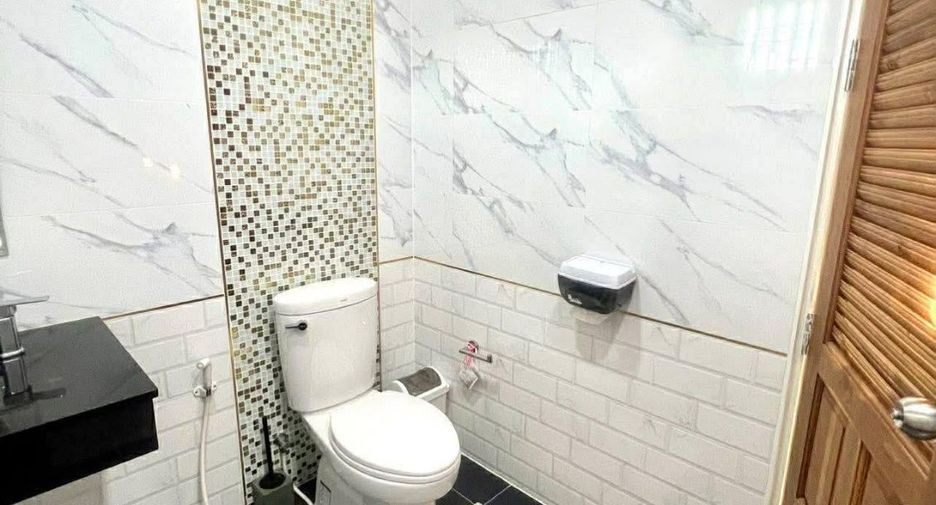 Villa en alquiler de 3 habitaciones en Bang Lamung, Chonburi