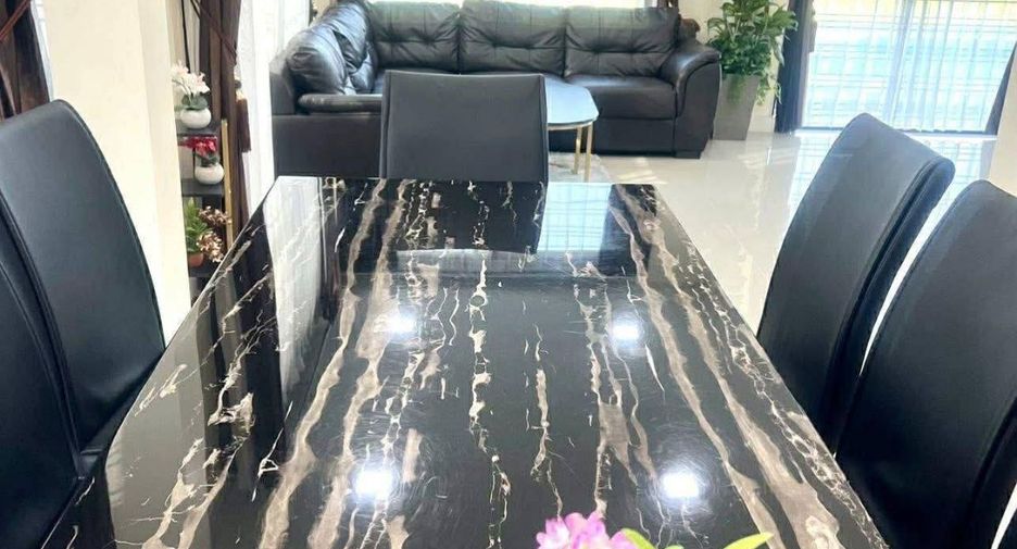 Villa en alquiler de 3 habitaciones en Bang Lamung, Chonburi