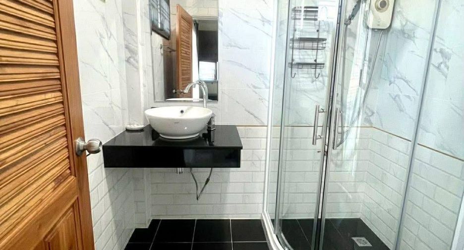 Villa en alquiler de 3 habitaciones en Bang Lamung, Chonburi