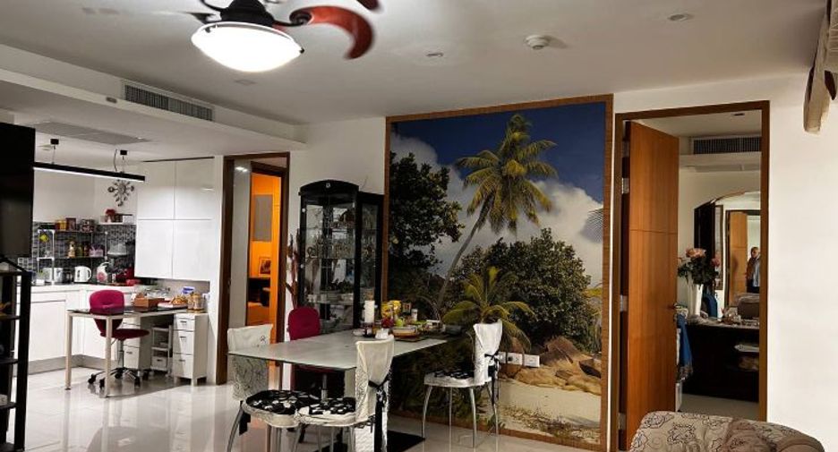 For sale 4 bedrooms condo in North Pattaya, Pattaya