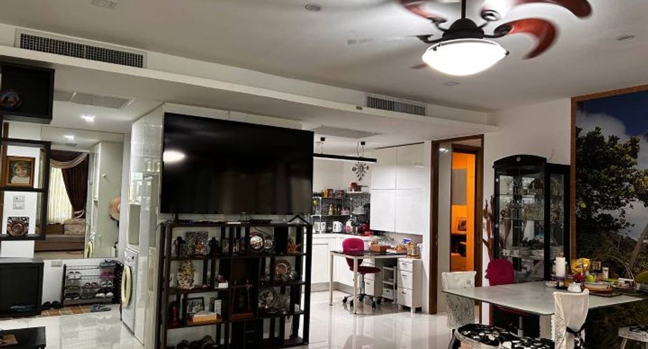 For sale 4 bedrooms condo in North Pattaya, Pattaya