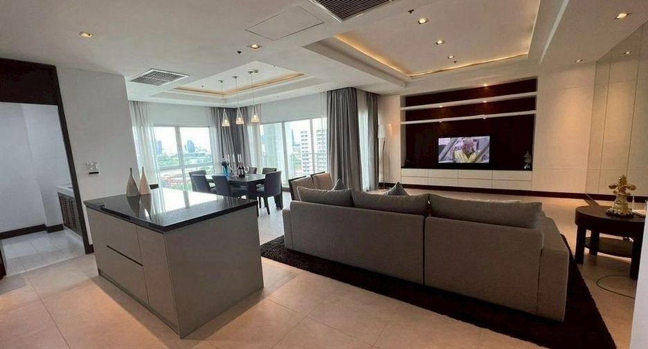 For rent 3 bedrooms condo in Pathum Wan, Bangkok