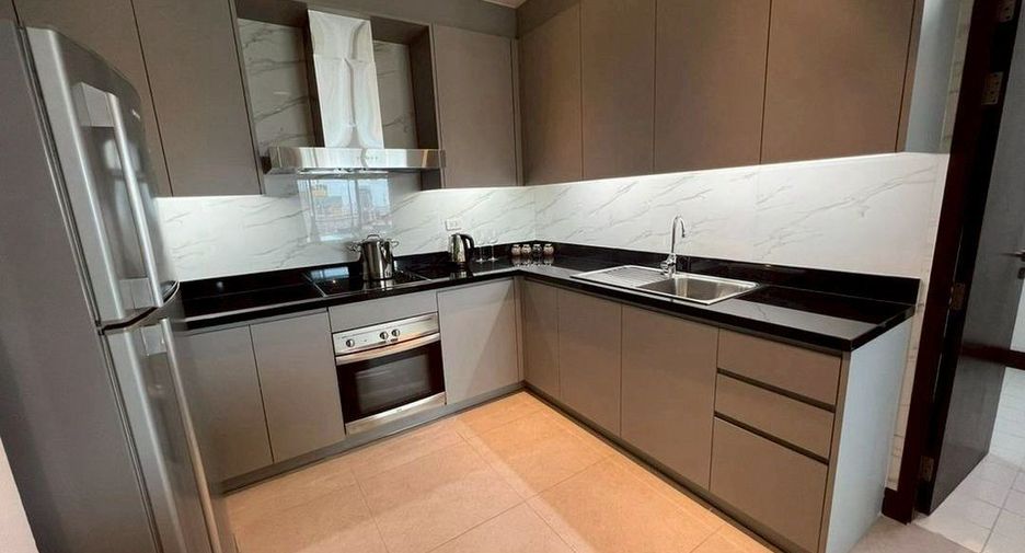 For rent 3 bedrooms condo in Pathum Wan, Bangkok