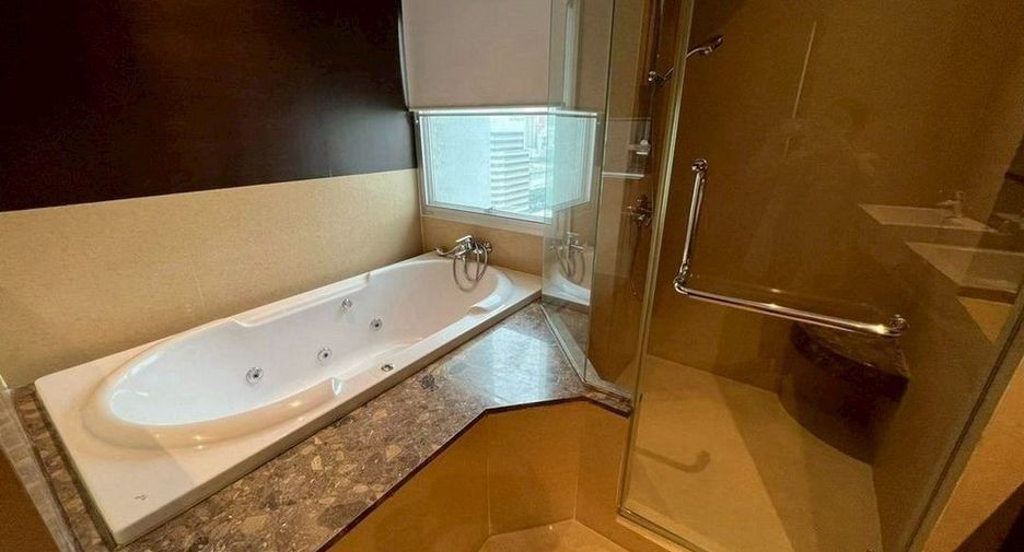 Wohnung zur Miete mit 4 Zimmer in Pathum Wan, Bangkok
